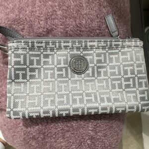 Tommy Hilfiger Light Gray Monogram Wallet Signature Silver Logo